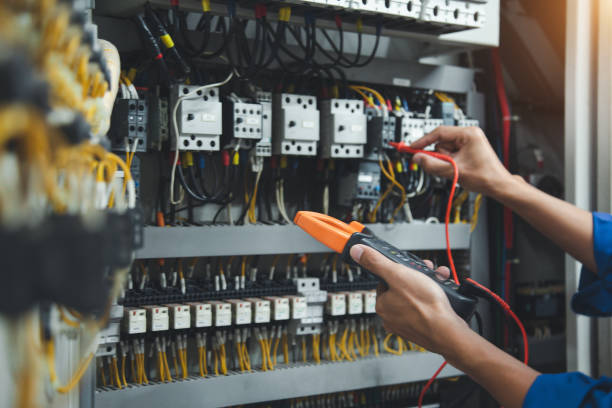 Best Licensed Electrician  in Pinewood, FL